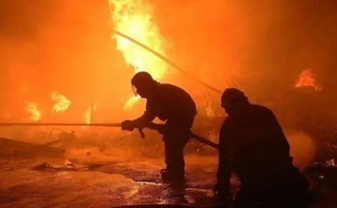 هجوم صاروخي يضرب ناقلة نفط في هرمز.. ولندن تتحدث عن الطاقم