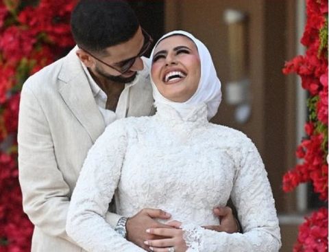 عمرو دياب يضع باسم سمرة في موقف محرج ويشعل السوشال ميديا.. بالفيديو