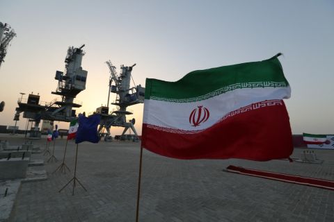 لن أخبركم ما سيحدث الليلة.. رسالة غامضة ومقلقة من فانس لـ