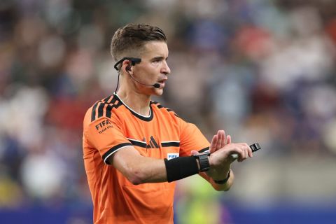 من هو حكم مباراة الأرجنتين ومصر في كأس العالم 2026؟