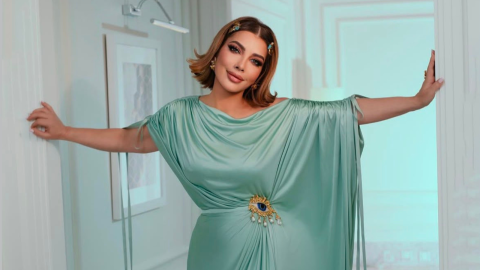 آية السيسي تتألق بفستان أبيض مستوحى من الحضارة المصرية خلال افتتاح الأوكتاجون