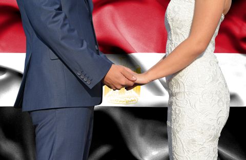 حفل زفاف بعد 5 سنوات من الزواج.. فنان مصري شهير يثير تفاعلًا واسعًا