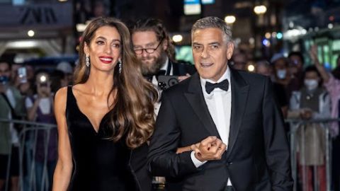 نجوم هوليوود الذين وجدوا الحب وتزوجوا بعد الخمسين