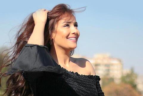 كندة حنا تحتفل بعيد ميلادها، هل بإمكانكم تخمين عمرها الحقيقي؟ شاهدوا الفيديو!