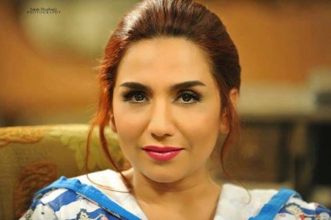 رنا شميس تقلد إطلالة نوال الزغبي: 