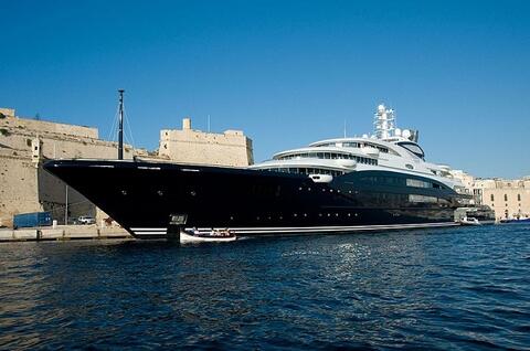 Top 10 Largest Superyachts Owned by Arabs