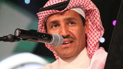 خالد عبدالرحمن يتعرض لموقف محرج في بث مباشر.. 