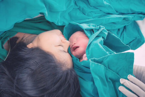 Woman Delivers Baby in The Back Seat on The Way to Hospital