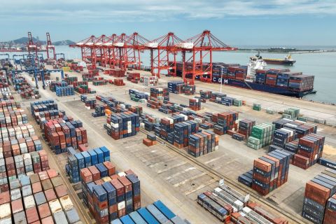Unfolding the global property crisis