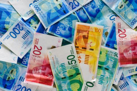 Israeli economy faces uncertainty, devaluation