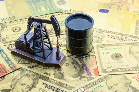 Oil prices dips on US rates, inventory concerns