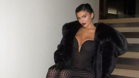 Kylie wears lion's head for Paris Fashion Week