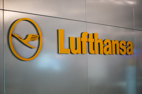 Lufthansa Offers ‘Sleeper's Row’ In Economy Class for Long-Haul Flights