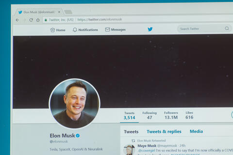 Facebook Verified Bitcoin Scammer Posing As Elon Musk