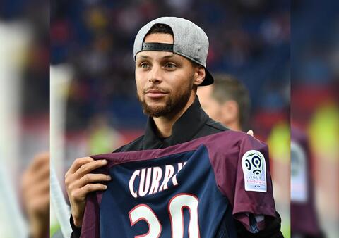 NBA Star Steph Curry Asks Twitter for Crypto Advice, Slam Dunks Deal With Crypto Platform