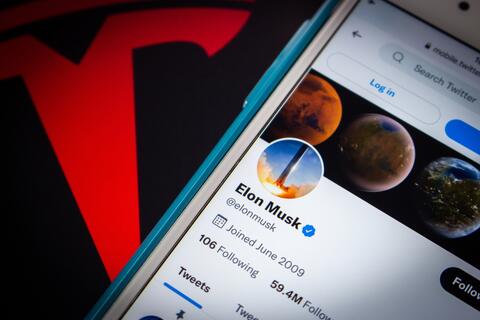 Facebook Verified Bitcoin Scammer Posing As Elon Musk