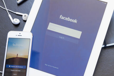Facebook to Hire 10,000 Employee to Build ‘Metaverse’