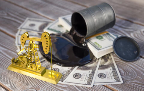Oil Declines As OPEC+ Sticks to Gradually Raise of Output