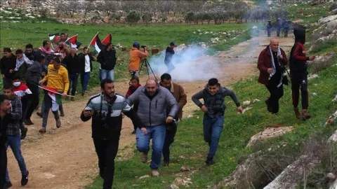 شهيدان بالضفة والاحتلال يداهم منزلي منفذي عملية إلعاد