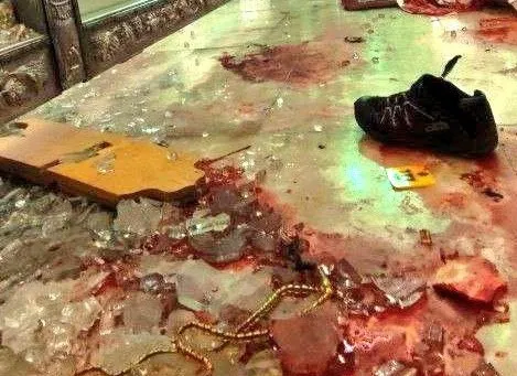 عشرات القتلى والجرحى بهجوم على ضريح في شيراز تبناه داعش