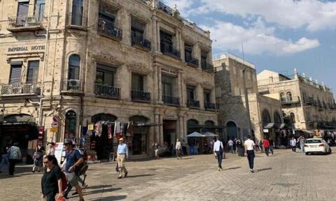 مستوطنون يستولون على جزء من فندق البتراء في القدس