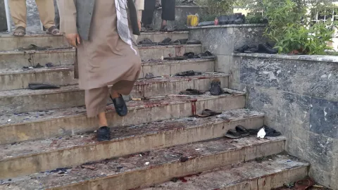 حرب المساجد تستعر في افغانستان والضحايا بالعشرات