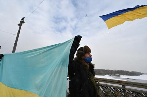 واشنطن تُجلي عائلات دبلوماسييها في أوكرانيا