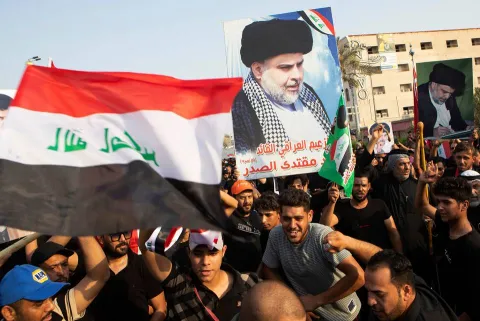 الصدريون يخلون البرلمان ويواصلون الاعتصام في محيطه