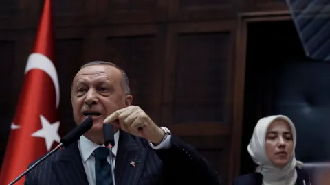 اردوغان: ماكرون لديه