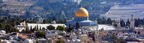 1000s of Extremist Jews Force Their Way Into Al-Aqsa