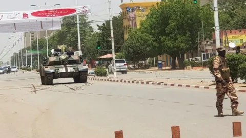 الجيش التشادي يحل الحكومة والبرلمان ويغلق الحدود ويحظر التجول