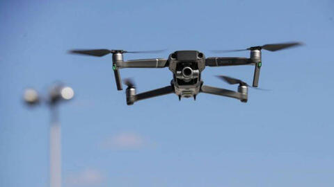 طائرة اسرائيلية تسقط اكياس الحشيش على تل ابيب