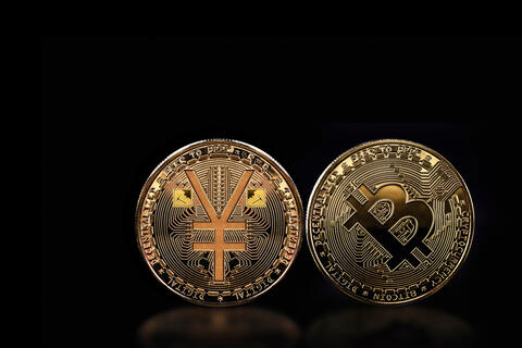 أسعار العملات الرقمية اليوم: بيتكوين تتصدر الهبوط 