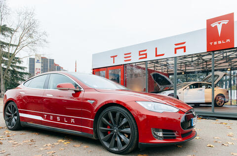 India Mulls Import Tax Cuts on EVs After Tesla Lobbying